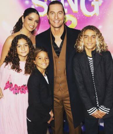 Vida Alves McConaughey and her brothers with their parents Matthew McConaughey and Camila Alves.